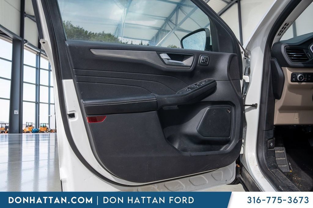Used 2021 Ford Escape Titanium AWD/4WD image 11