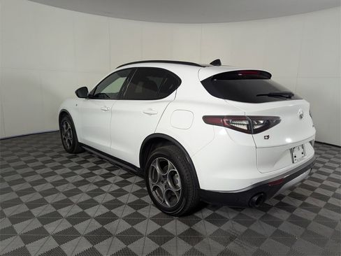 Used 2024 Alfa Romeo Stelvio Ti image 7