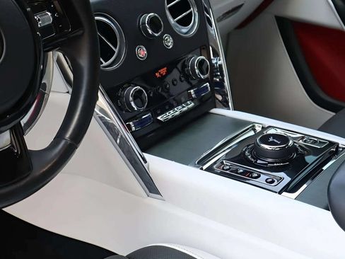 Certified 2019 Rolls-Royce Cullinan AWD/4WD image 6