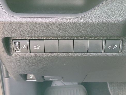 Used 2025 Toyota RAV4 XLE image 32