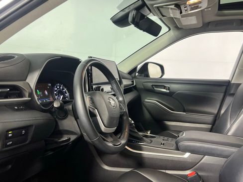 Used 2024 Toyota Highlander XLE image 20