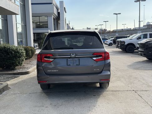 Used 2023 Honda Odyssey Elite image 6