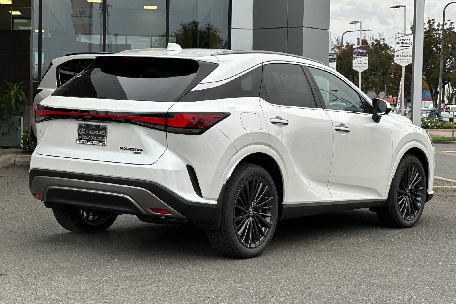New 2026 Lexus RX 450h AWD w/ Convenience Package image 4