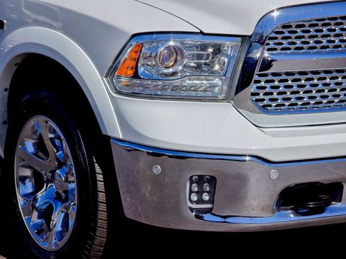 Used 2018 RAM 1500 Laramie w/ Convenience Group AWD/4WD image 4