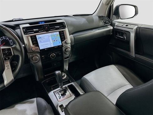 Used 2022 Toyota 4Runner SR5 Premium image 25