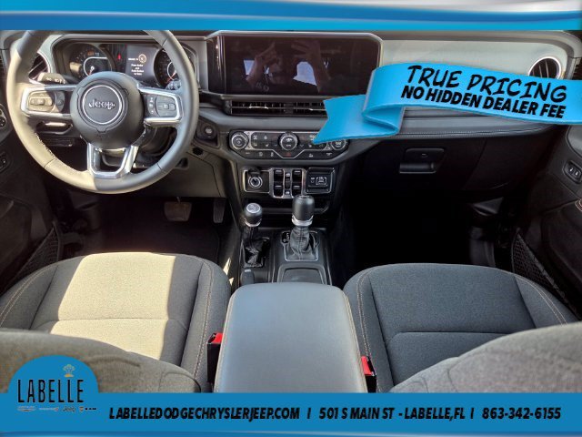 Used 2026 Jeep Wrangler Unlimited Sahara AWD/4WD image 11