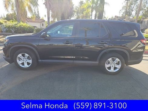 Used 2023 Honda Pilot LX image 1