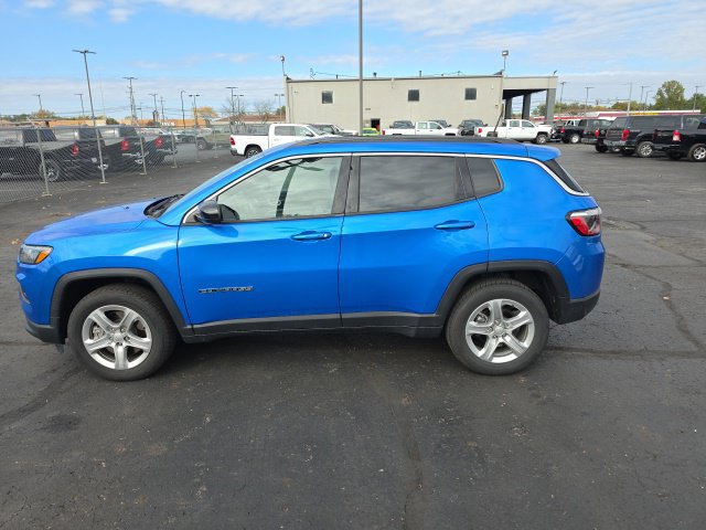 Used 2023 Jeep Compass Latitude w/ Convenience Group AWD/4WD image 6