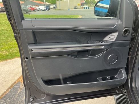 Used 2024 Ford Expedition Max XLT image 25
