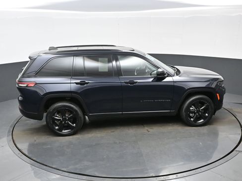 Used 2024 Jeep Grand Cherokee Limited w/ Black Appearance Package image 39