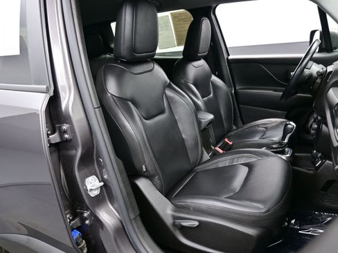 Used 2021 Jeep Renegade Limited image 15