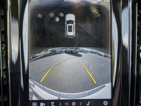 Certified 2022 Volvo XC60 B5 Momentum w/ Climate Package image 37