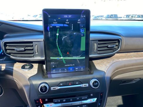 Used 2020 Ford Explorer Platinum w/ Premium Technology Package image 19