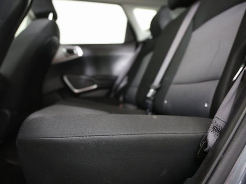 Used 2023 Kia Soul LX w/ LX Technology Package image 2