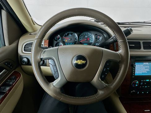 Used 2011 Chevrolet Avalanche LTZ image 11