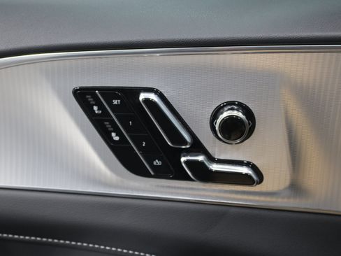 Certified 2024 Cadillac Lyriq Tech RWD image 7