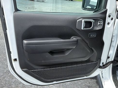 Used 2024 Jeep Wrangler Unlimited Rubicon AWD/4WD image 16