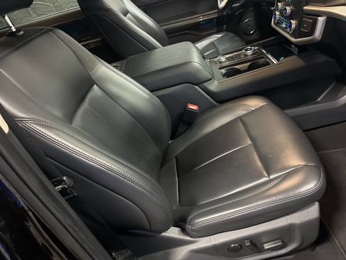 Used 2024 Ford Expedition Max XLT image 15