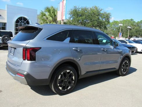 Used 2025 Kia Sorento S w/ Panoramic Sunroof Package image 6