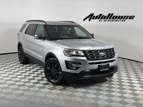Used 2017 Ford Explorer XLT w/ Equipment Group 202A AWD/4WD image 1