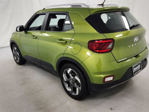 Used 2024 Hyundai Venue SEL FWD image 5