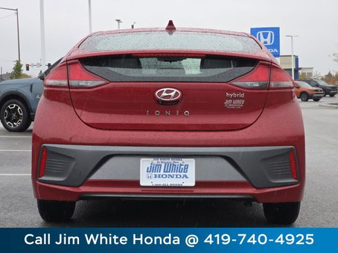 Used 2022 Hyundai Ioniq SE image 16