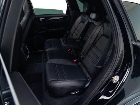 Used 2021 Porsche Cayenne S image 30