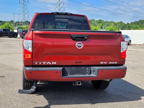 Used 2018 Nissan Titan SV w/ SV Convenience Package AWD/4WD image 10