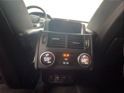 Used 2024 Land Rover Discovery Dynamic SE AWD/4WD image 41