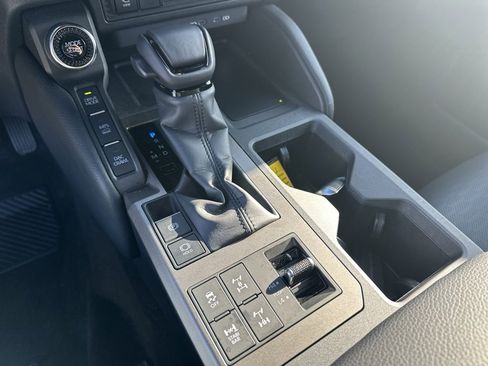 Used 2025 Toyota Land Cruiser image 33