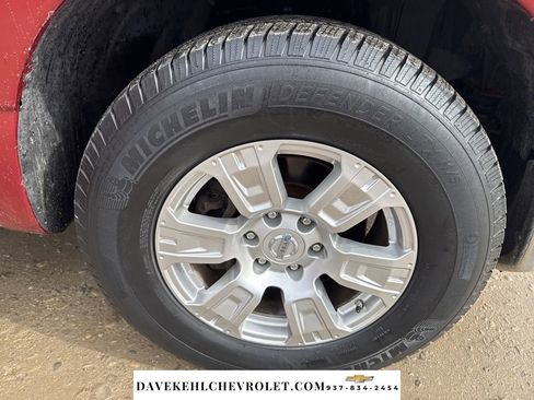 Used 2017 Nissan Titan SV image 41