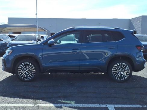 New 2026 Volkswagen Taos SE image 4