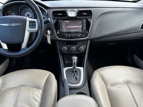 Used 2011 Chrysler 200 Limited FWD image 17