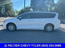Used 2023 Chrysler Voyager LX FWD image 4