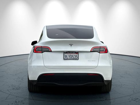 Used 2024 Tesla Model Y Long Range image 5