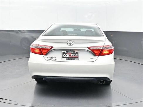 Used 2015 Toyota Camry SE image 18
