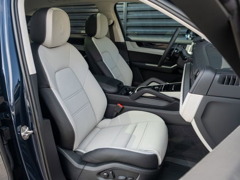 New 2026 Porsche Cayenne E-Hybrid image 39