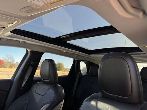 Used 2020 Jeep Cherokee Limited w/ Luxury Group image 20