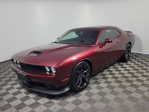 Used 2022 Dodge Challenger R/T w/ Driver Convenience Group RWD image 11