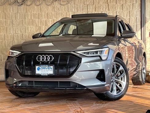 Used 2021 Audi e-tron Premium Plus w/ Premium Plus Package image 2