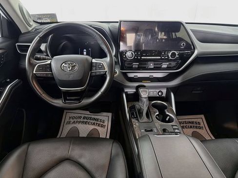 Used 2024 Toyota Highlander Platinum AWD/4WD image 22