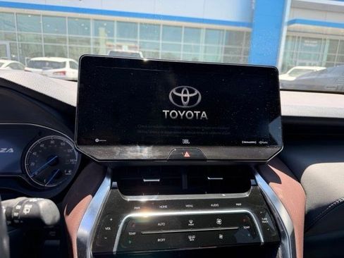 Used 2021 Toyota Venza Limited AWD/4WD image 9