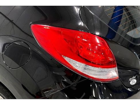 Used 2016 Hyundai Veloster image 28