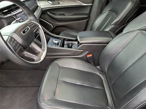 Used 2022 Jeep Grand Cherokee Limited image 19