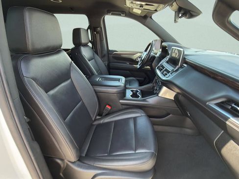 Used 2024 Chevrolet Suburban LT RWD image 11