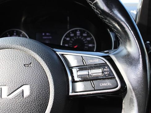 Used 2023 Kia Seltos EX image 16