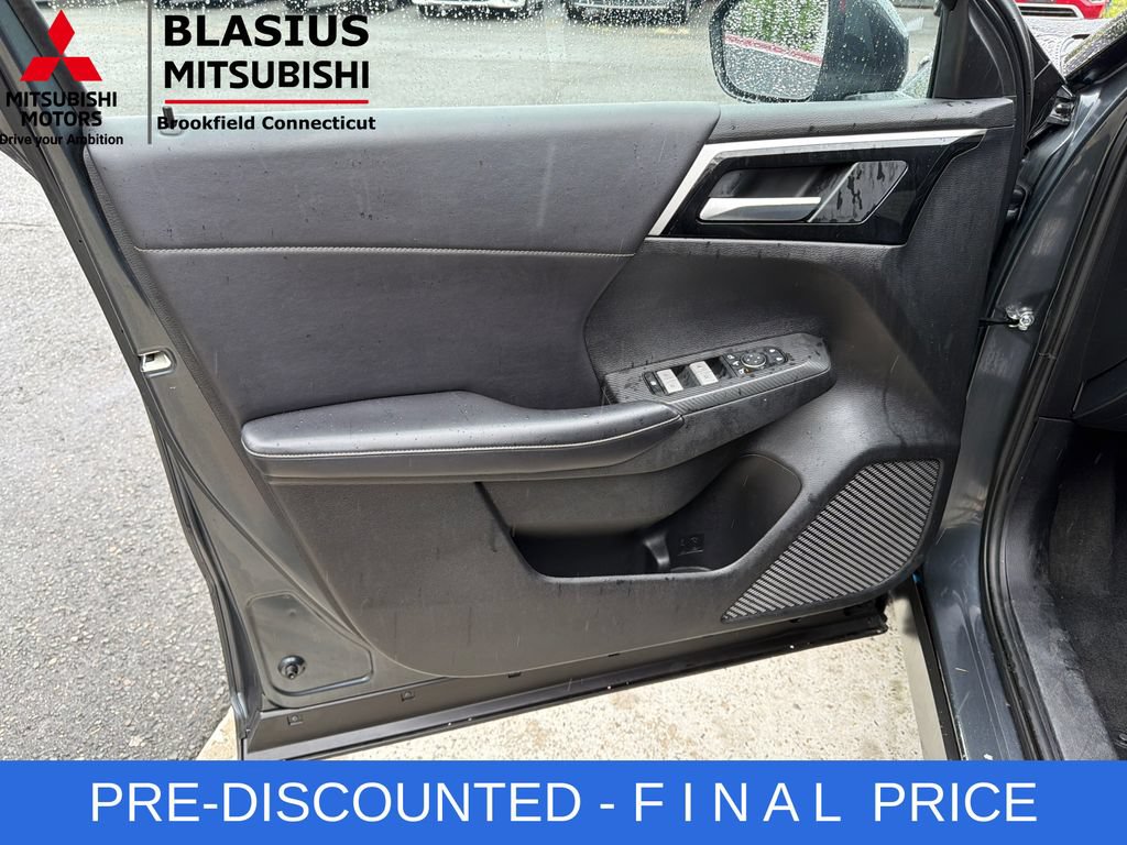 Used 2024 Mitsubishi Outlander SE FWD image 15