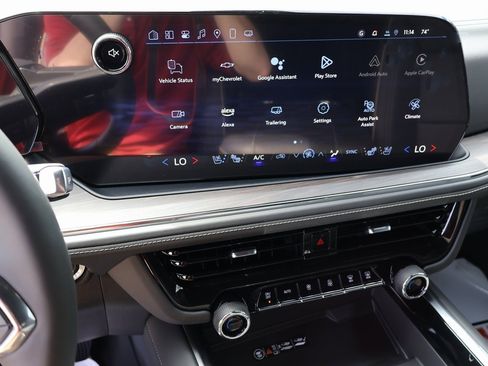 New 2025 Chevrolet Suburban Premier image 24