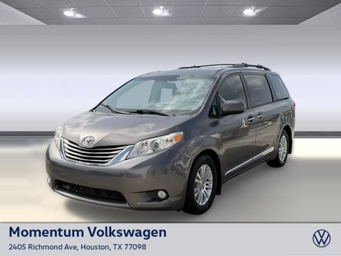 Used 2014 Toyota Sienna XLE FWD image 1