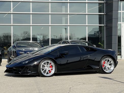 Used 2020 Lamborghini Huracan EVO image 2